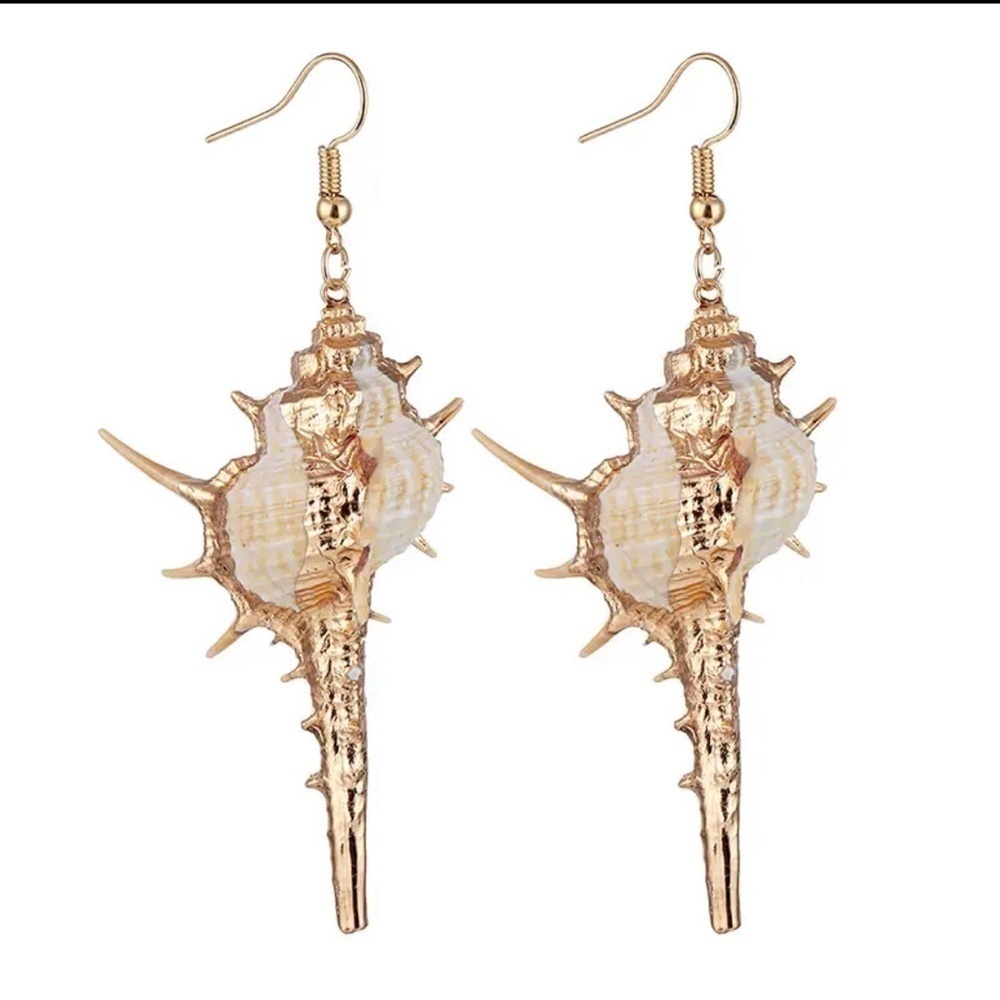 ⭐️NEW⭐️ 18K Gold Plated Natural Thorn Conch Shell Bohemian Boho Earrings
